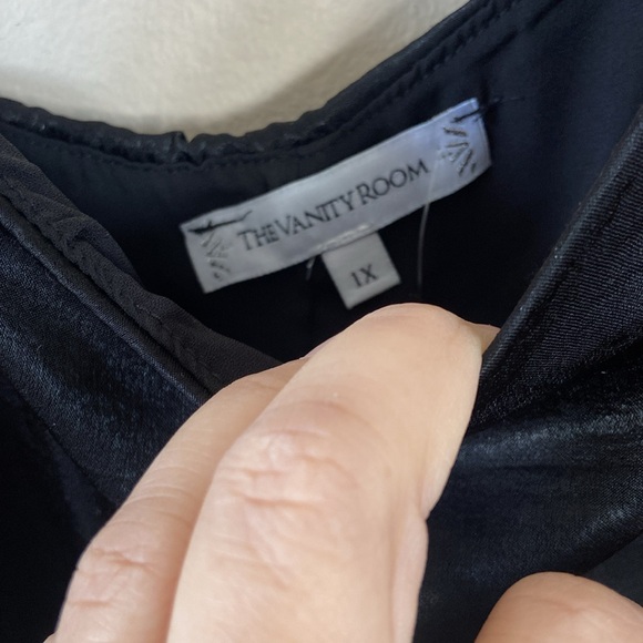 New "The Vanity Room" One off the shoulder Satin Silky Mini Dress Plus Black - Picture 3 of 7